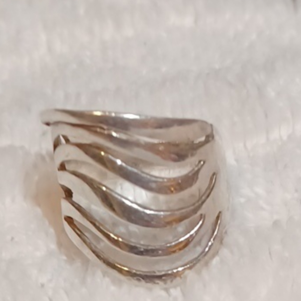 Womans  Wave Vintage  925‎  100% Silver  Ring  Sz 8 4 Grams
